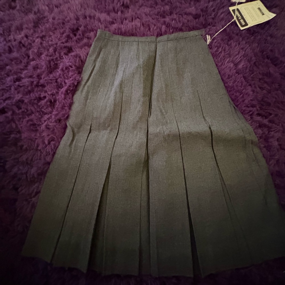 Grey skirt